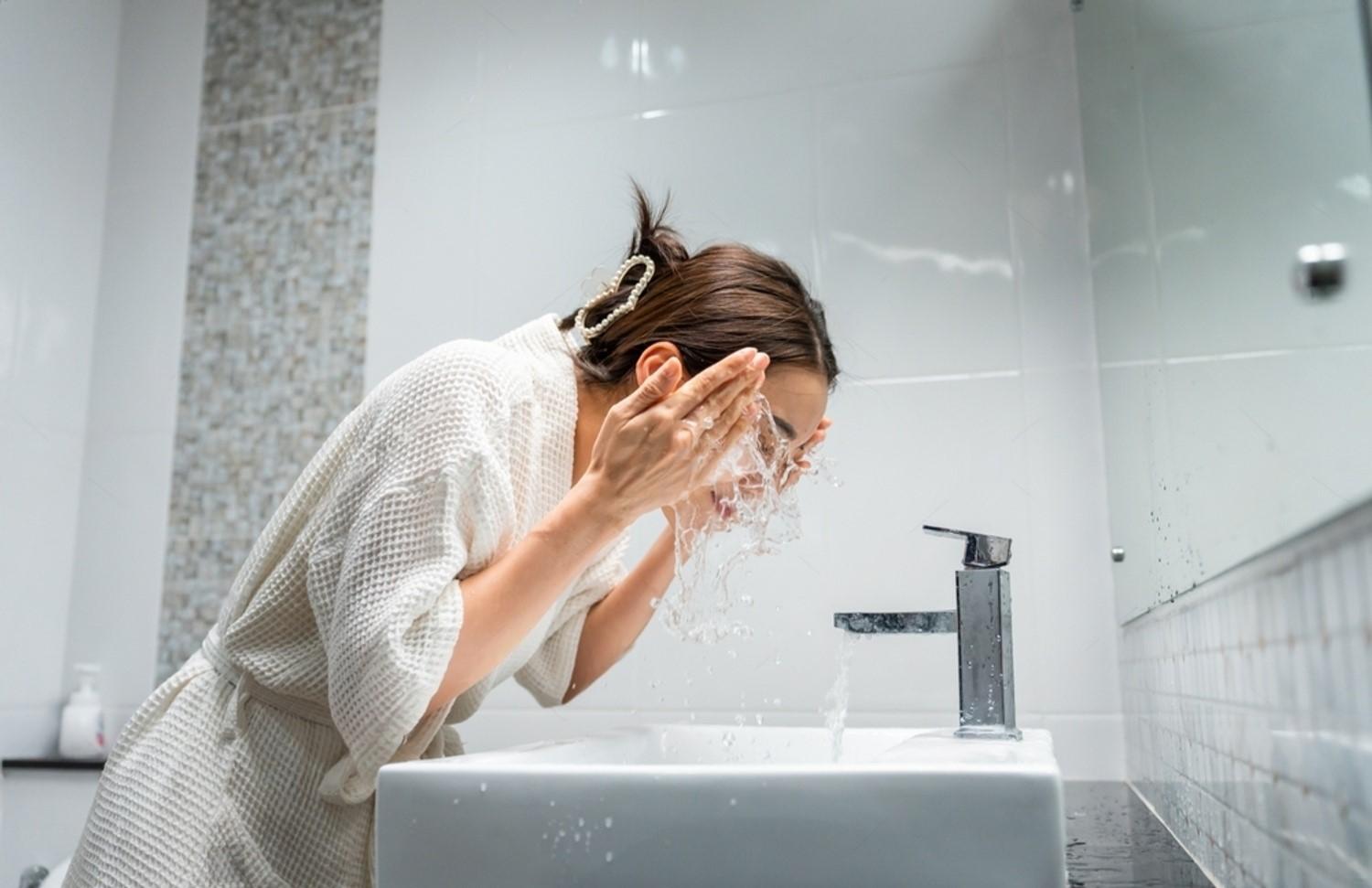 What Happens When You Wash Your Face with Coffee For 1 Week?