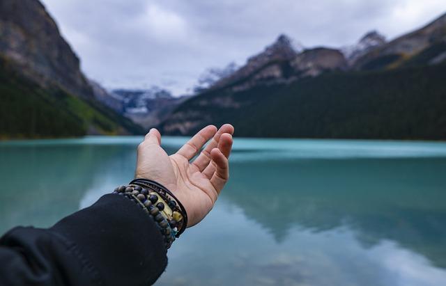 Travel alone without parents 