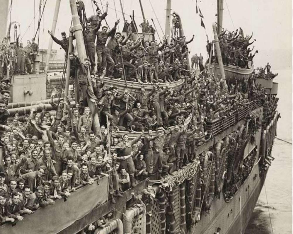 SOLDIERS RETURNING HOME - 1918