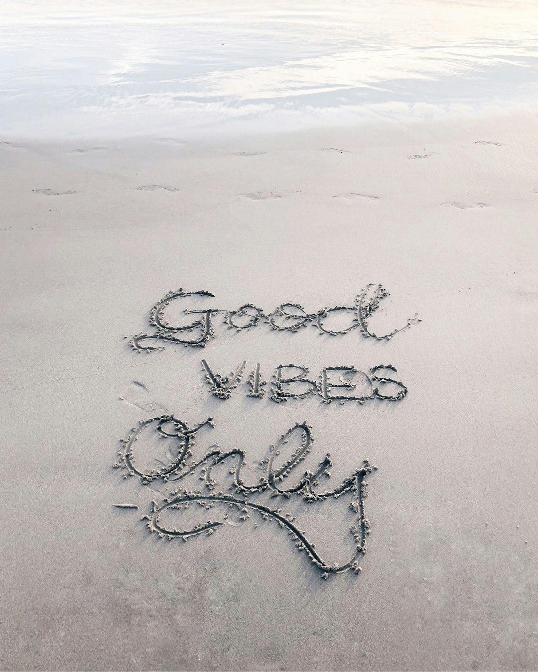 <p><strong><em>Good vibes are ...