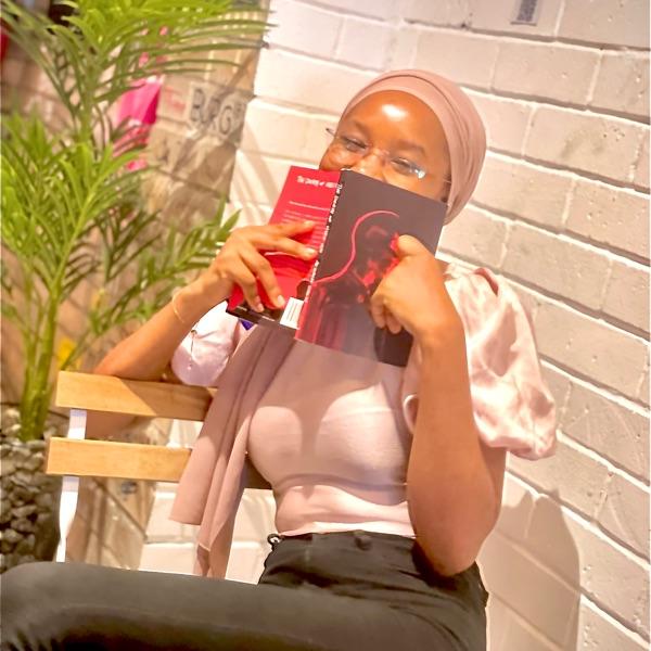 Zainab Olaowo (@bookswithzae) - Profile Photo