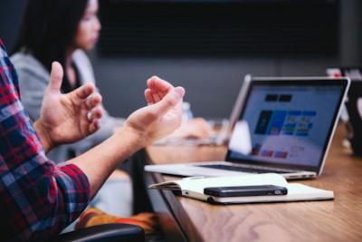 THE DAILY STAND-UP MEETING: ALTERNATIVE BEHAVIOURS