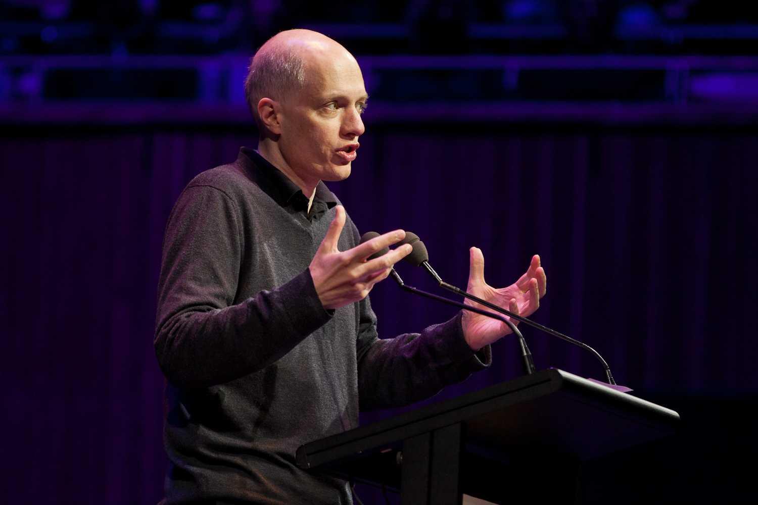 8 things we learned about love from Alain de Botton