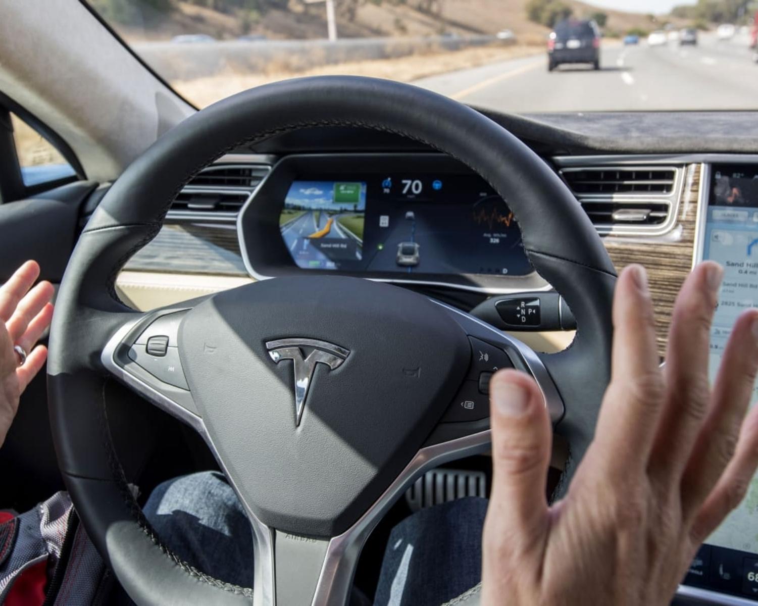 2014 – Tesla autopilot