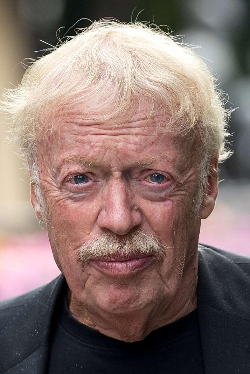 PHIL KNIGHT (FOUNDER OF NIKE)