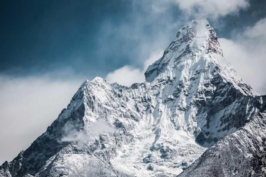 How much does mount Everest grow each year?