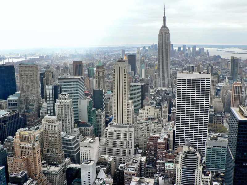 Which city is commonly known as the Big Apple?