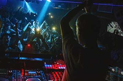 DJ Methods to Create Energy & Captivate Your Audience