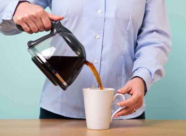 Drinking 2–3 cups of coffee a day can help you live longer