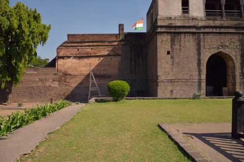Why is Shaniwar Wada a haunted place?