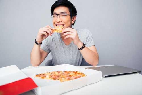 Here's how the body reacts to one-off overeating – new research