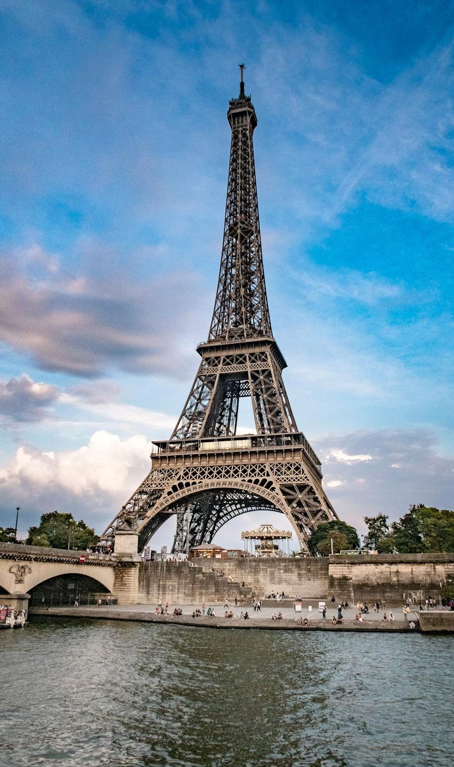 The Eiffel Tower Can Be 15 cm Taller in the Summer
