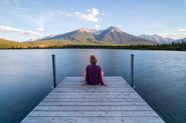 How to Be Less Lonely: 6 Science-Backed Techniques to Try