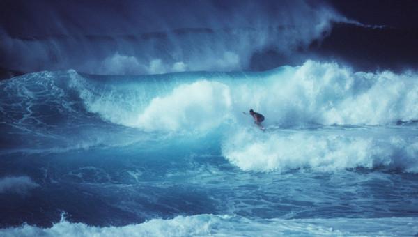 What surfing says about the importance of serendipity in life | Psyche Ideas