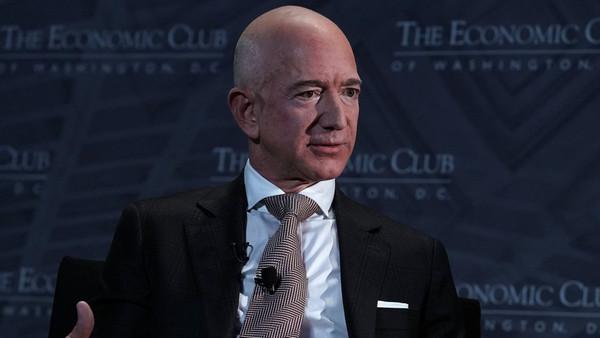 Jeff Bezos Schedules His Most Important Meetings at 10 a.m. Here's Why You Should Too