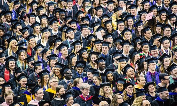 This writer analyzed 100 graduation speeches — here are the 4 tips they all share