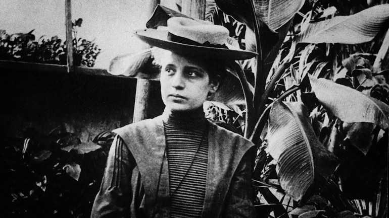 3. Austrian physicist Lise Meitner first developed the theory explaining the process of nuclear fission.