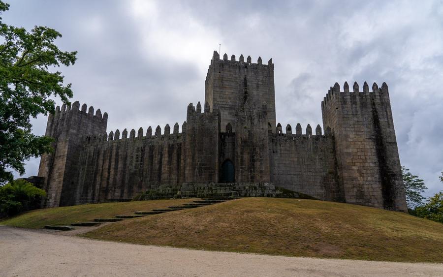 7 – Castle of Guimarães (Castelo de Guimarães)