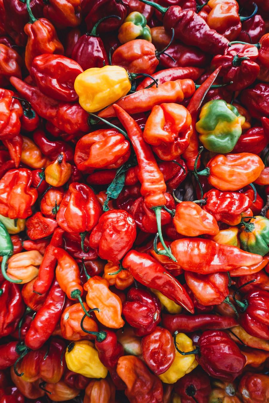 How is it possible that spicy food can cause heartburn?
