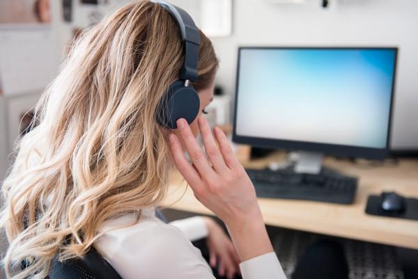 A Neuroscientist Explains Why You Should Stop Listening to Music While You Work