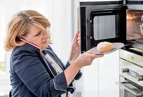 Microwaves and Smartphones Cause Cancer