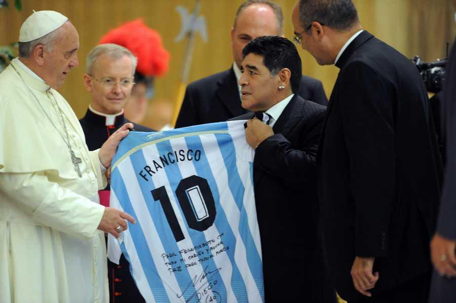 <p>Diego Maradona meets with P...